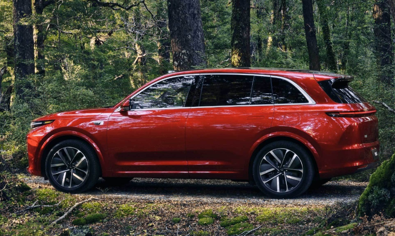 别高看辅助驾驶，别拿自己的生命开玩笑