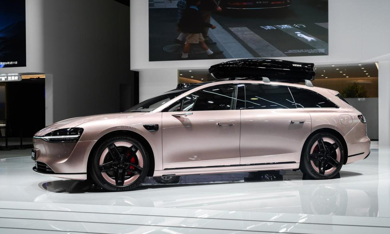 余承东公布享界新色，星玫粉、月绒白双色彰显新时代豪华格调