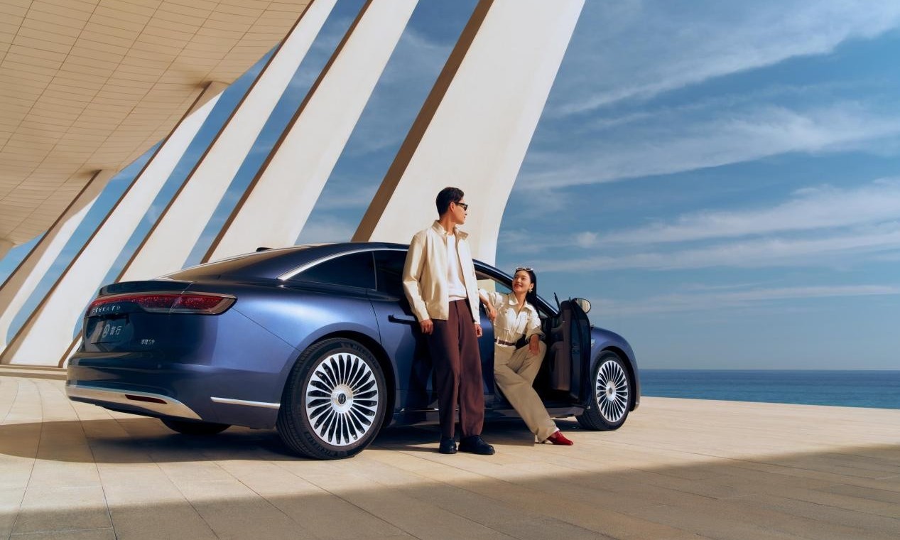 鸿蒙智行年底压轴新车享界S9预售开门红,2小时订单破3000台