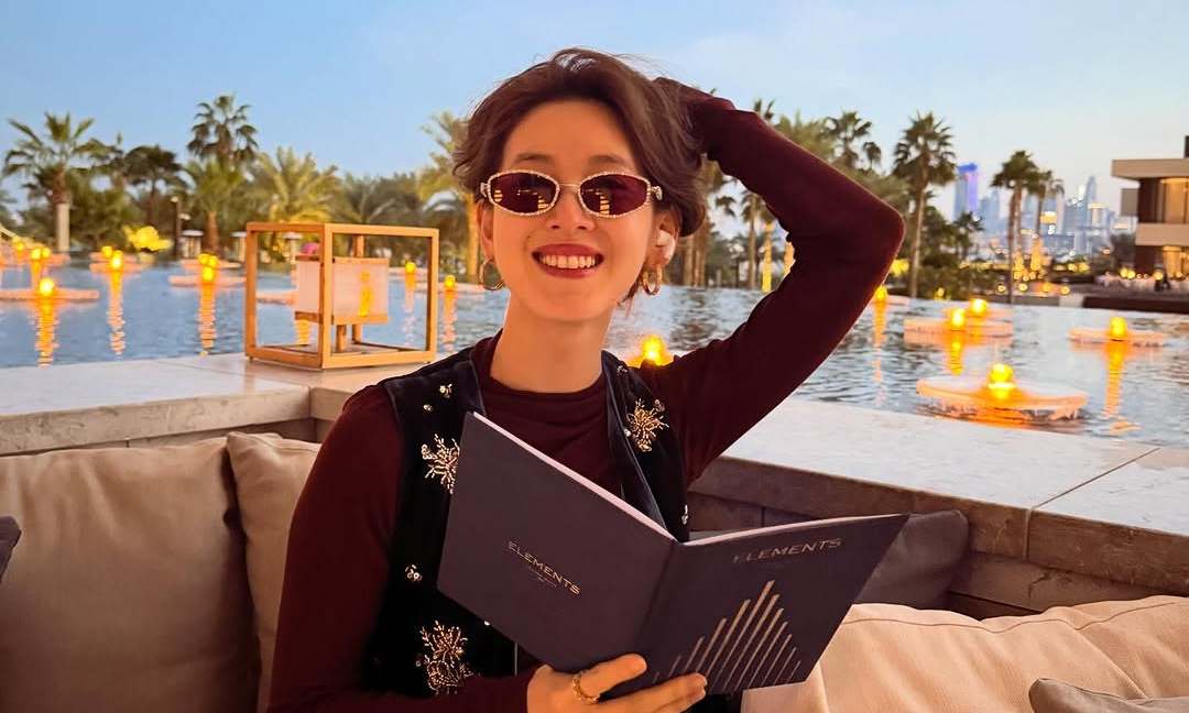 章泽天迪拜松弛过圣诞！刘强东留守国内搞事业，给员工发福利