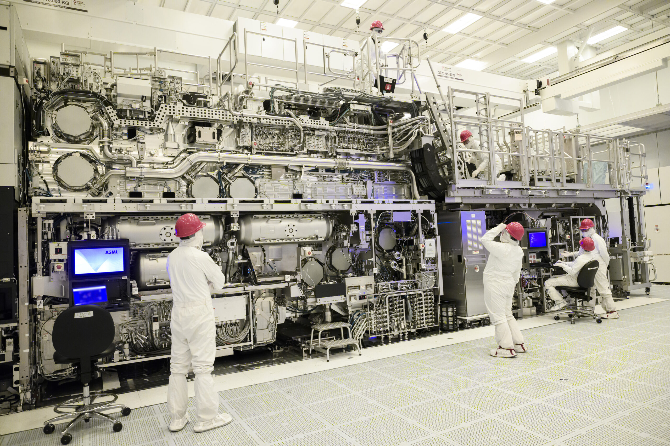 newsroom-intel-high-na-euv-3-scaled.jpg