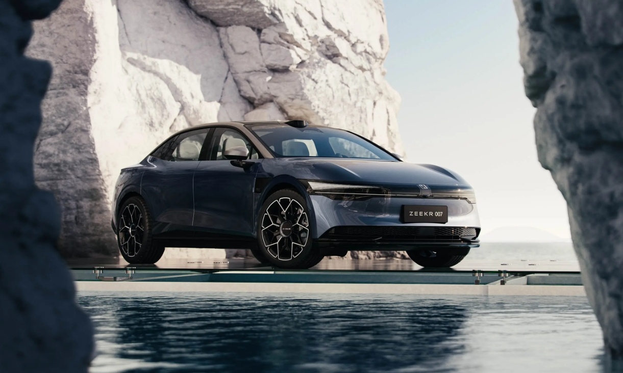 吉利的2023：用新能源破局的一年｜聚焦2023