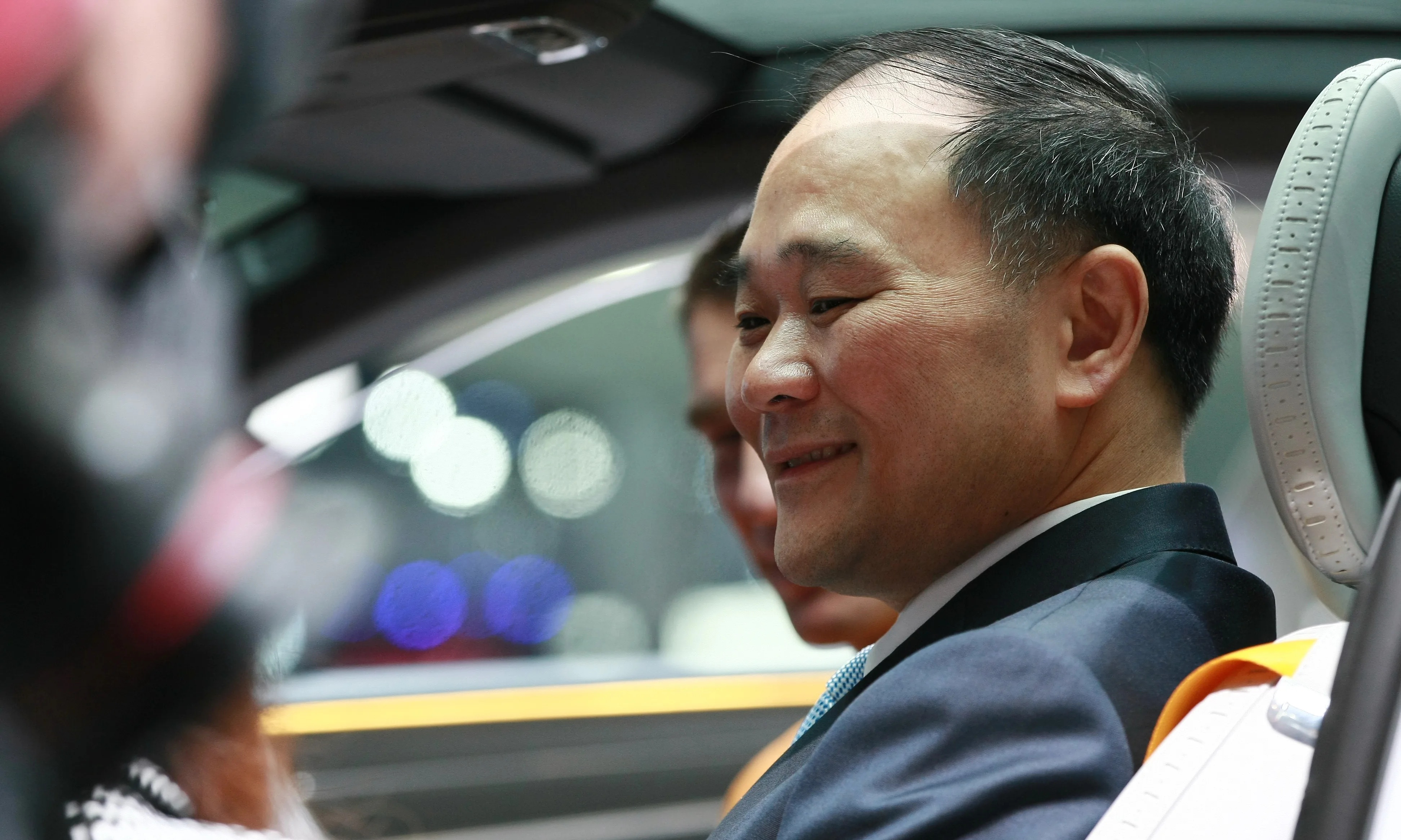 重磅!李书福卸任董事长,安聪慧接棒,吉利迎来 “成年礼”