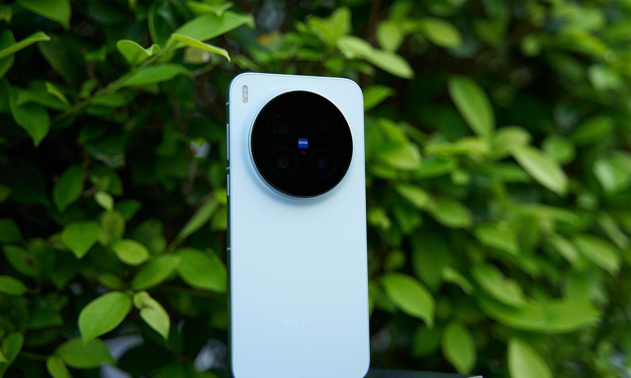 vivo X300 Pro 评测：从天玑调校看蓝厂进化到两亿影像看蓝厂