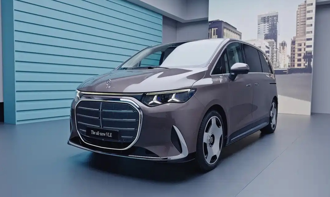 奔驰VLE首发：够豪华，但智能化被国产车卷麻了