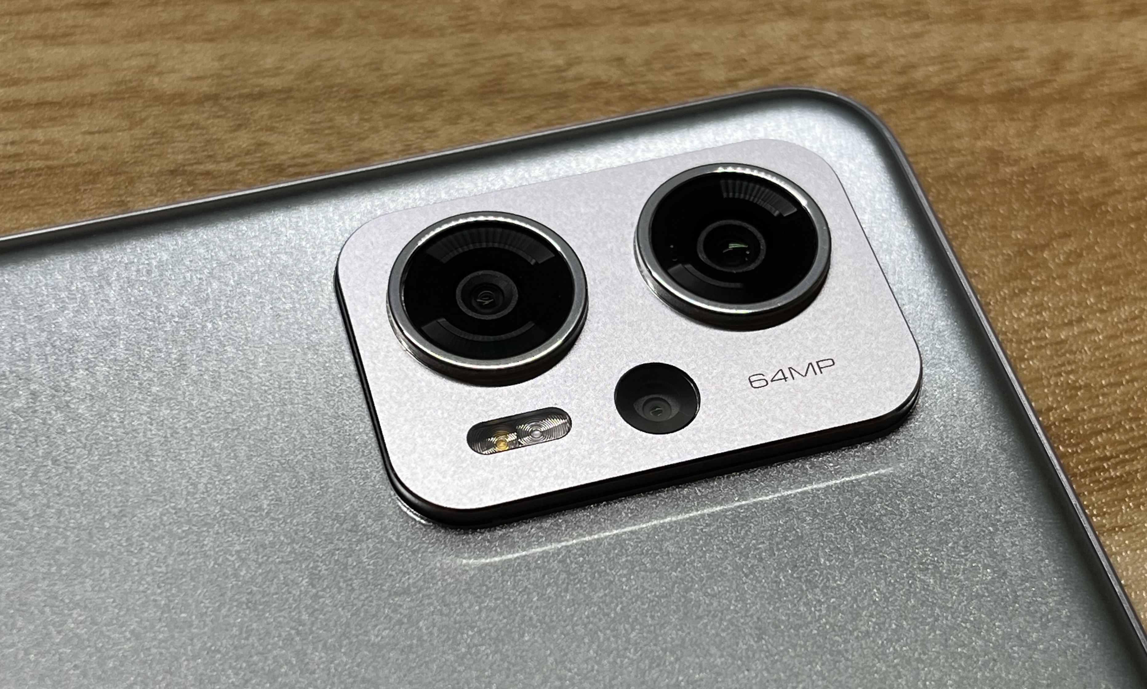 千元机只能在性能和颜值间顾此失彼？小米找到了新答案