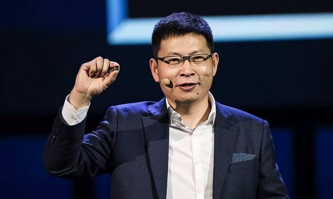 离谱！只因一张图全网怒喷余承东，真相打脸了