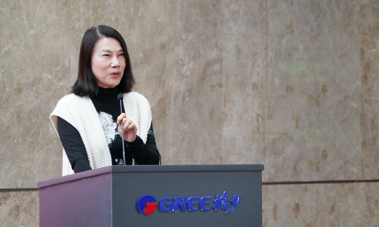 2000亿业绩被嫌慢！董明珠怒怼年轻人躺平，反遭网友回怼