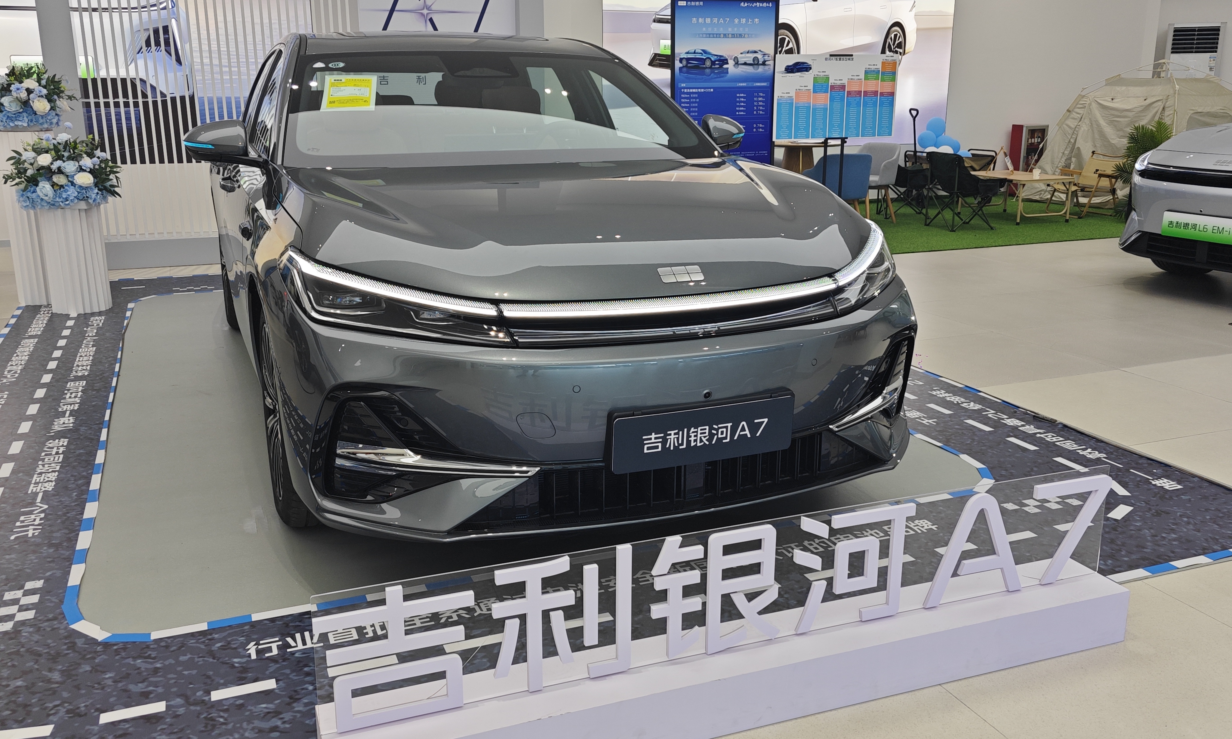 抢先到店试驾吉利银河A7：没有冰箱，凭什么比秦L卖得更爆？