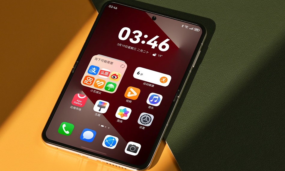 能送到对方心坎里的新年“夸夸礼”，华为Pura X轻松拿捏跨年仪式感