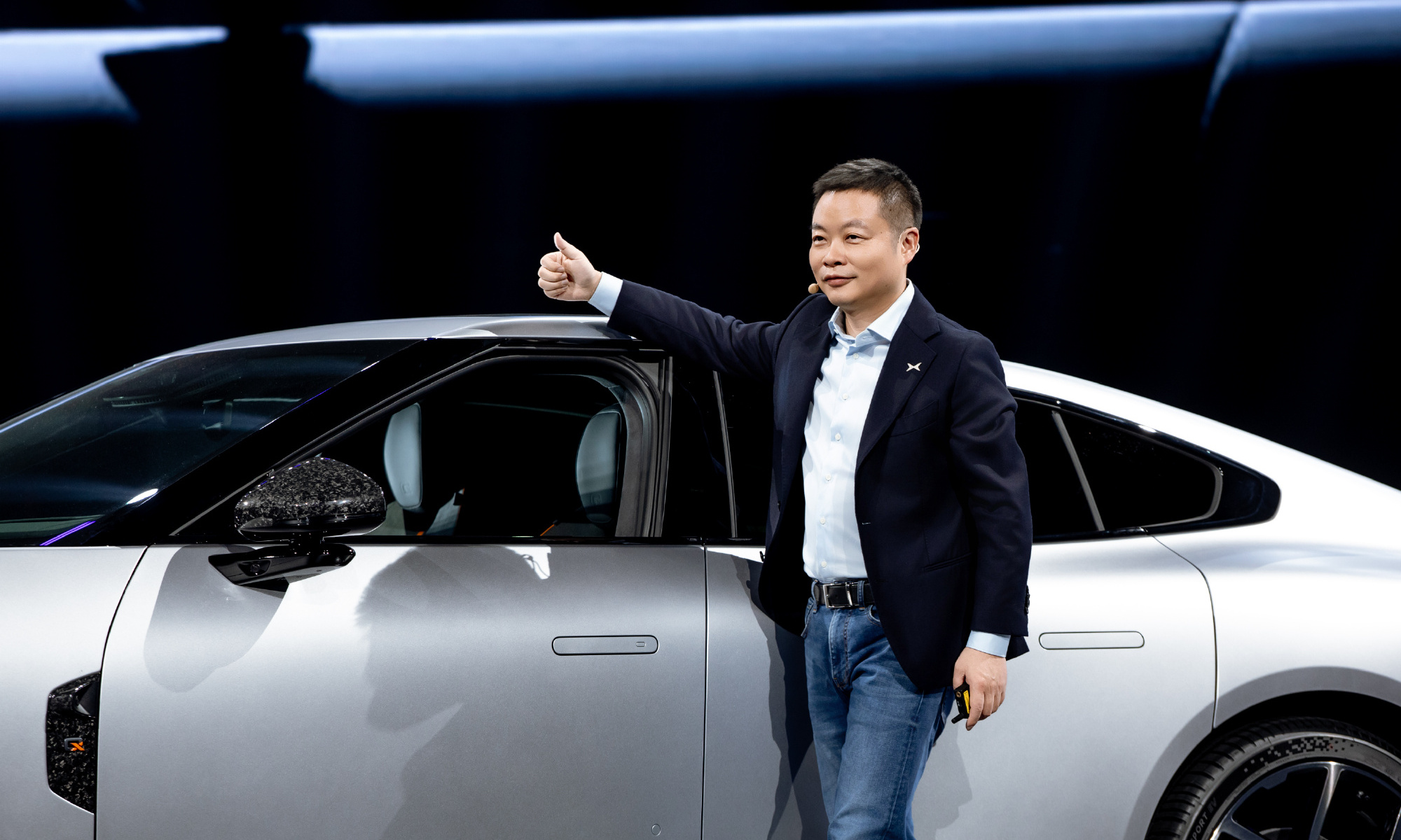 何小鹏硬刚特斯拉!明年追不上FSD,智驾负责人裸奔