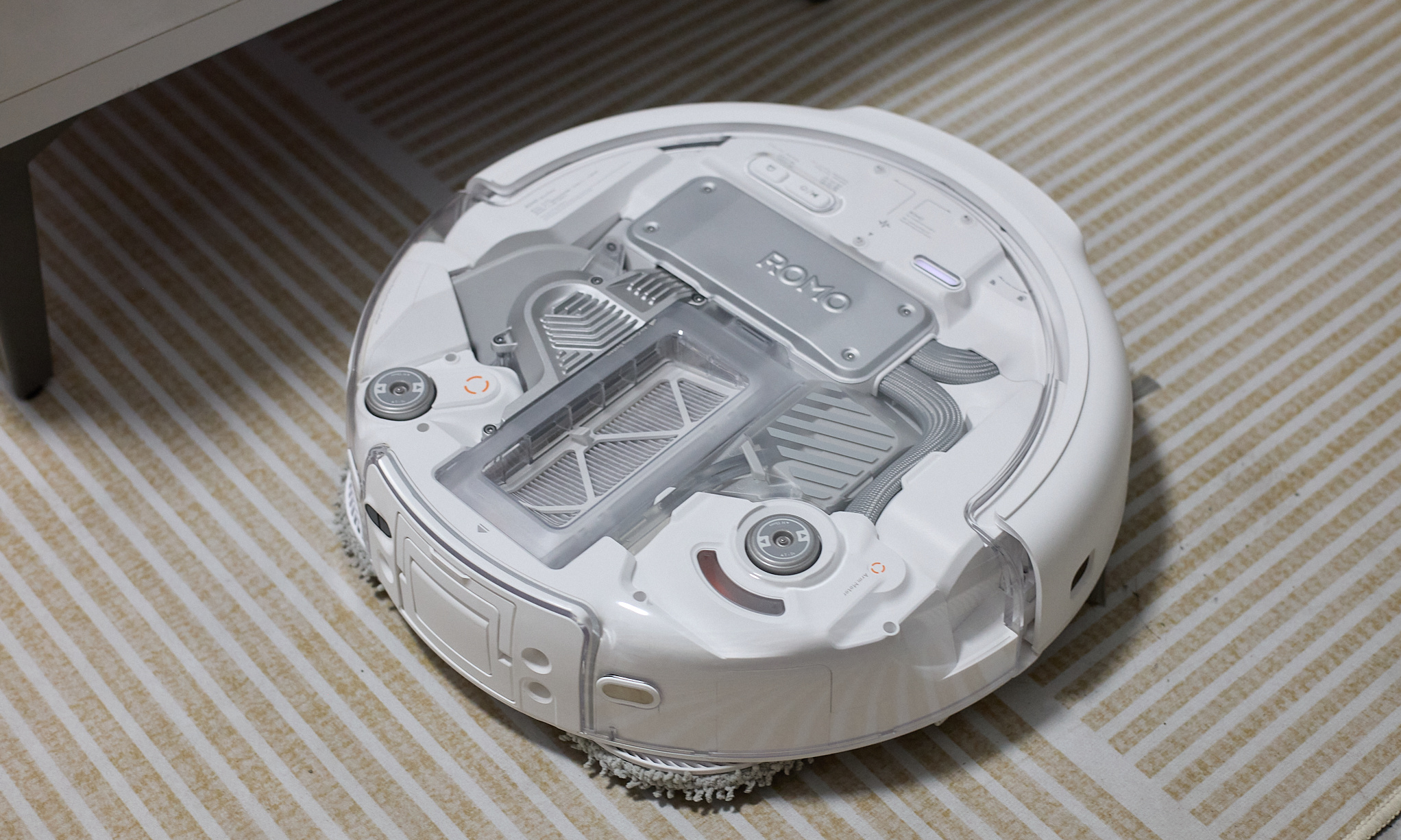 DJI ROMO P 首发评测：全能扫地机器人，也是地面飞行器