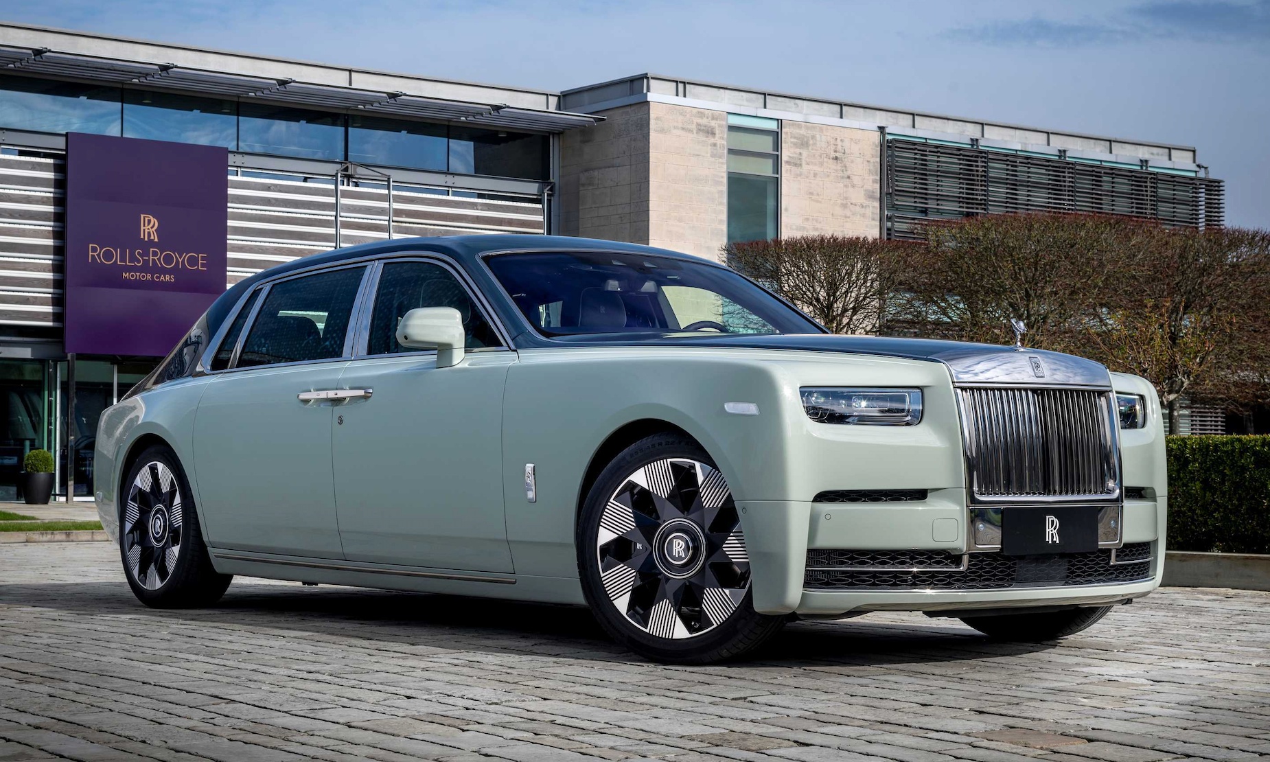 “电动库里南”烂大街！国产品牌追逐“老登审美”，山寨劳斯莱斯真能卖爆？