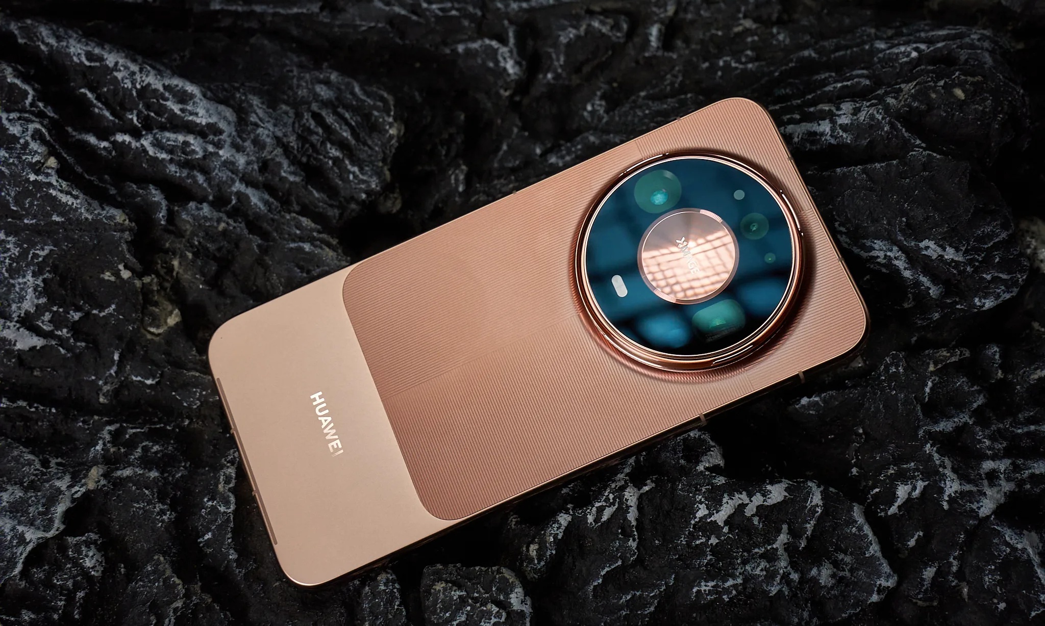 华为Mate 90 Pro Max体验：影像超能打，鸿蒙生态是一大亮点