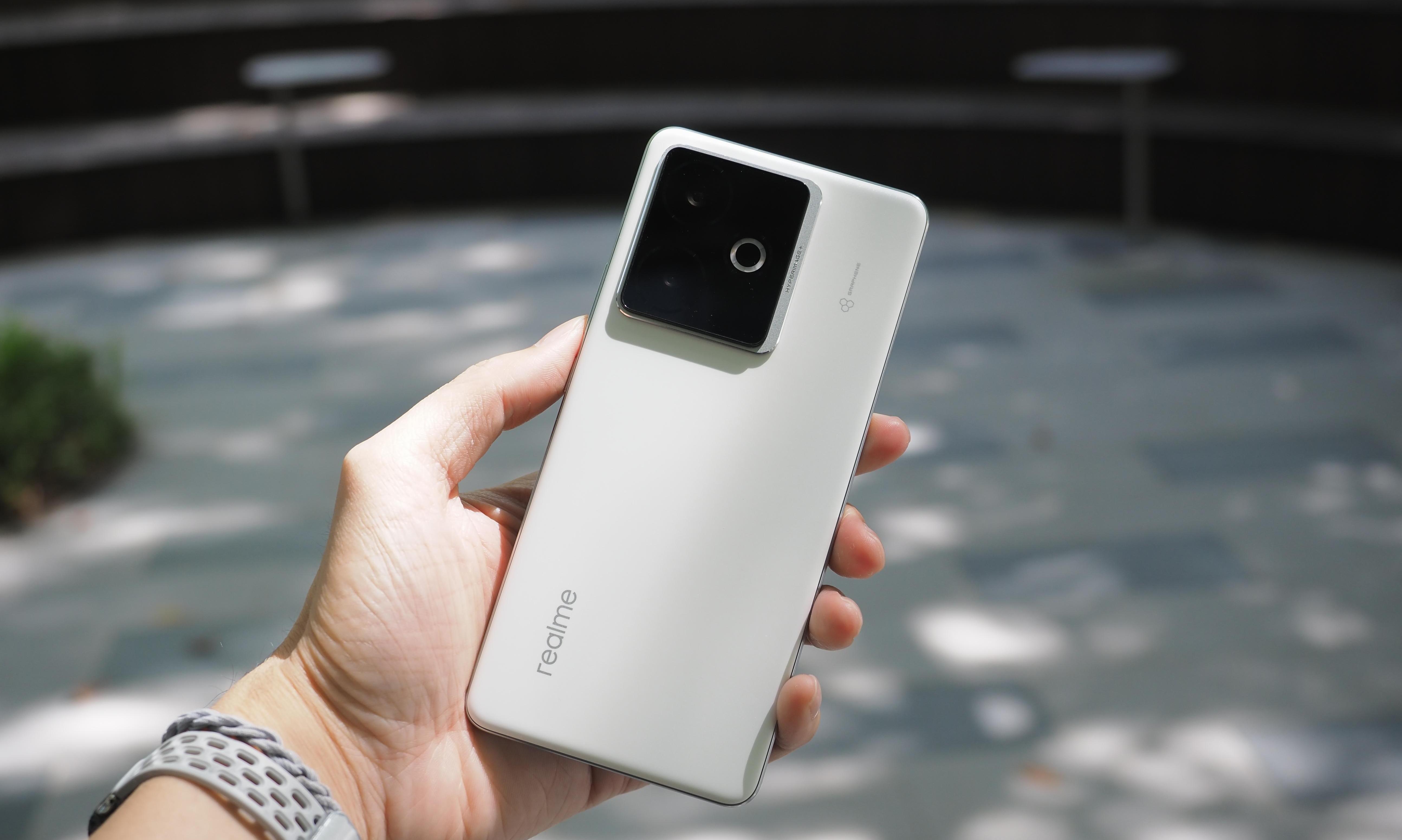 中端机梦回2021年：水滴屏、8G运存回归，断臂求生能否留住用户？