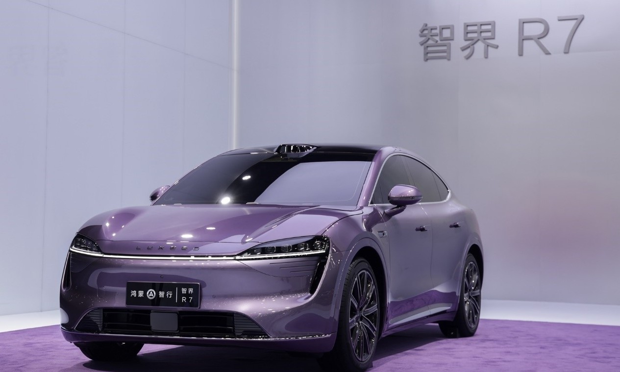软硬件全面超越特斯拉Model Y，智界R7华为途灵平台内测视频曝光