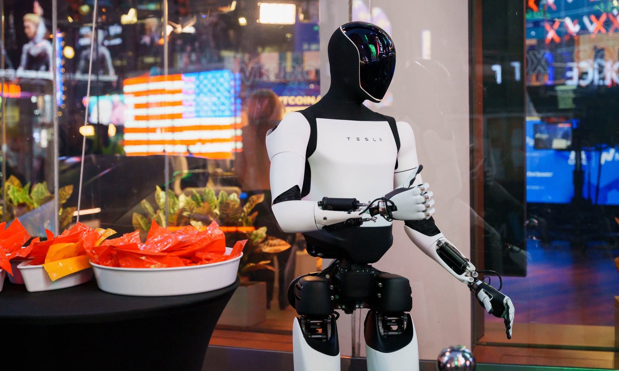 Optimus机器人泡沫破裂？马斯克承认：没有一台在工厂承担「有用的工作」