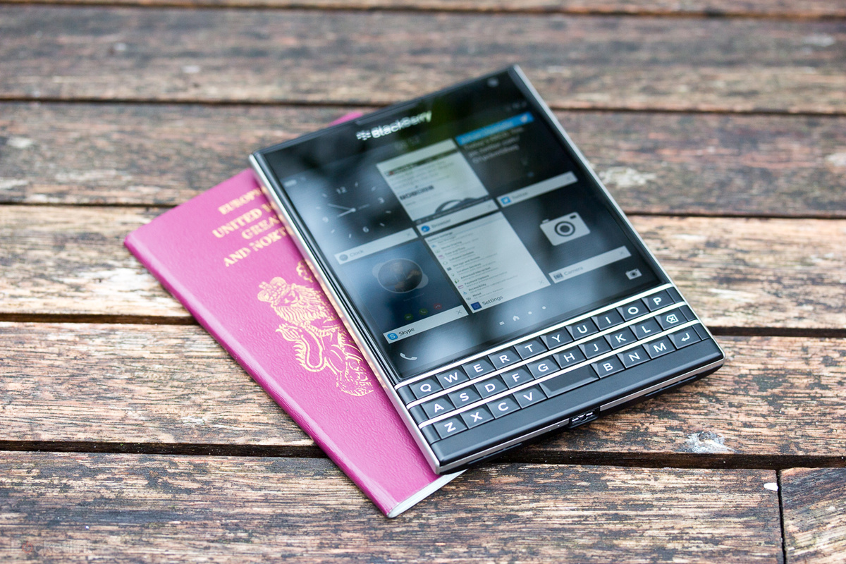 131086-phones-review-blackberry-passport-review-image1-k6dOVvmAxc.jpg