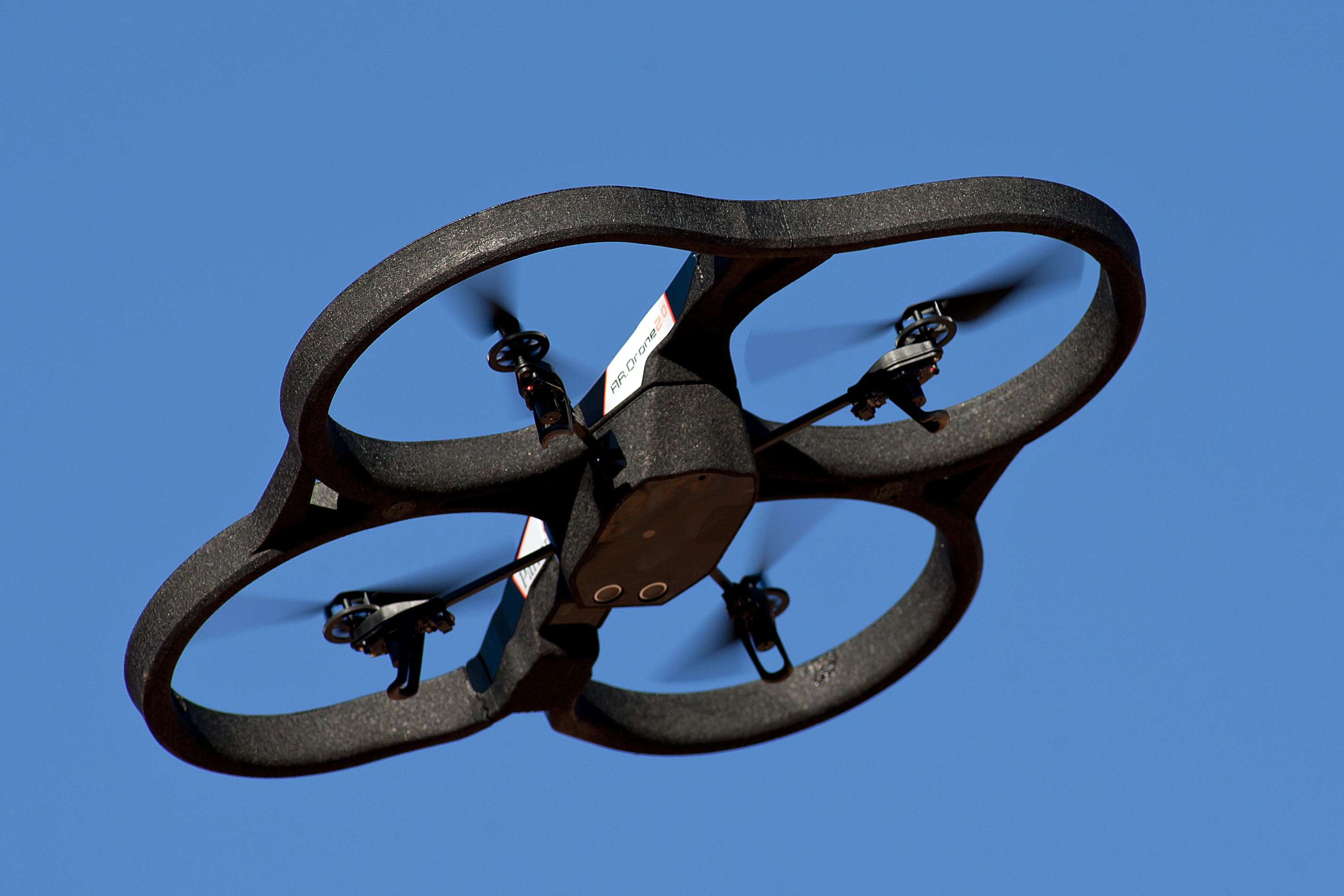 Parrot_AR.Drone_2.0_-_indoor_hull.jpg