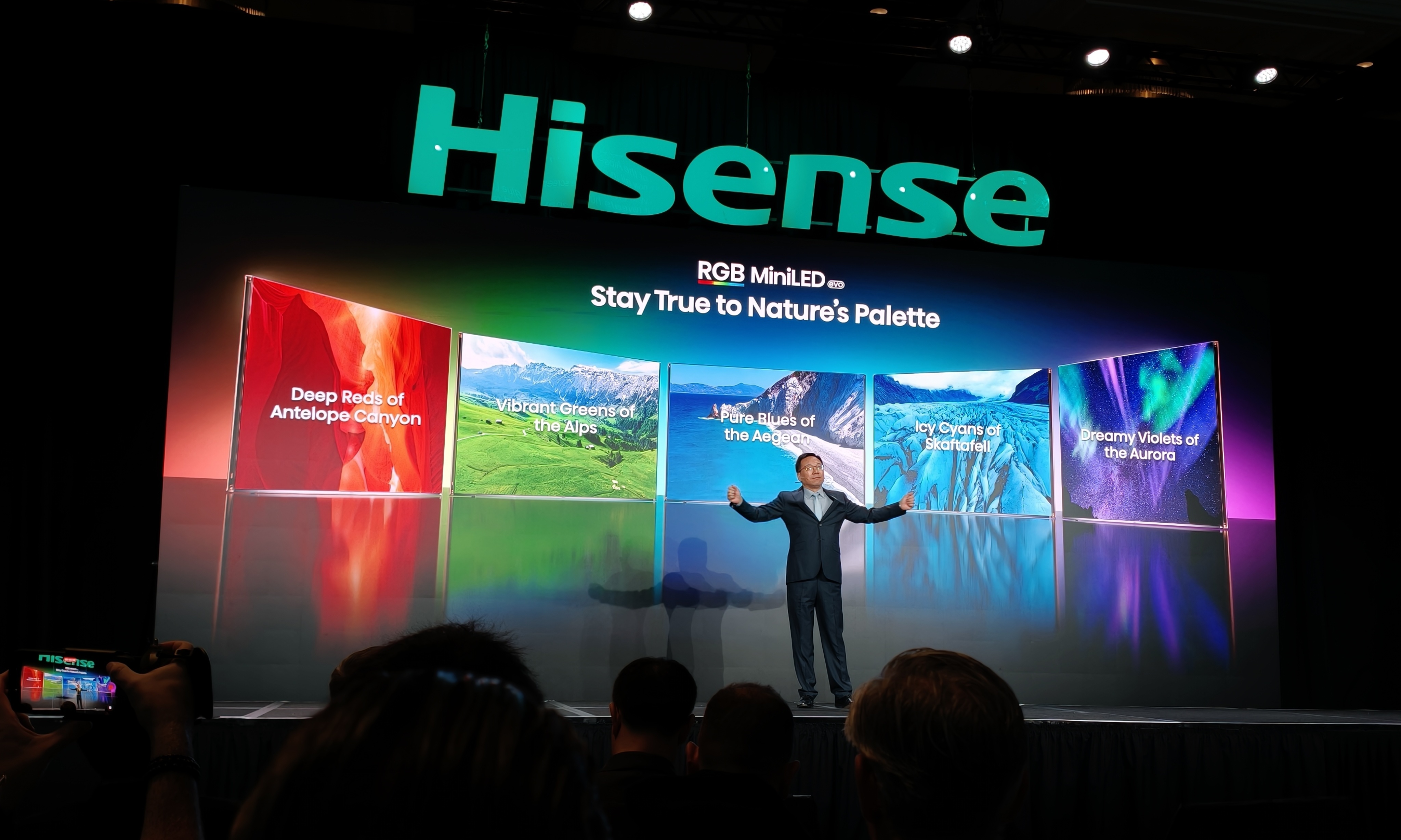 全新一代RGB-Mini LED亮相CES2026，海信持续引领高端显示赛道