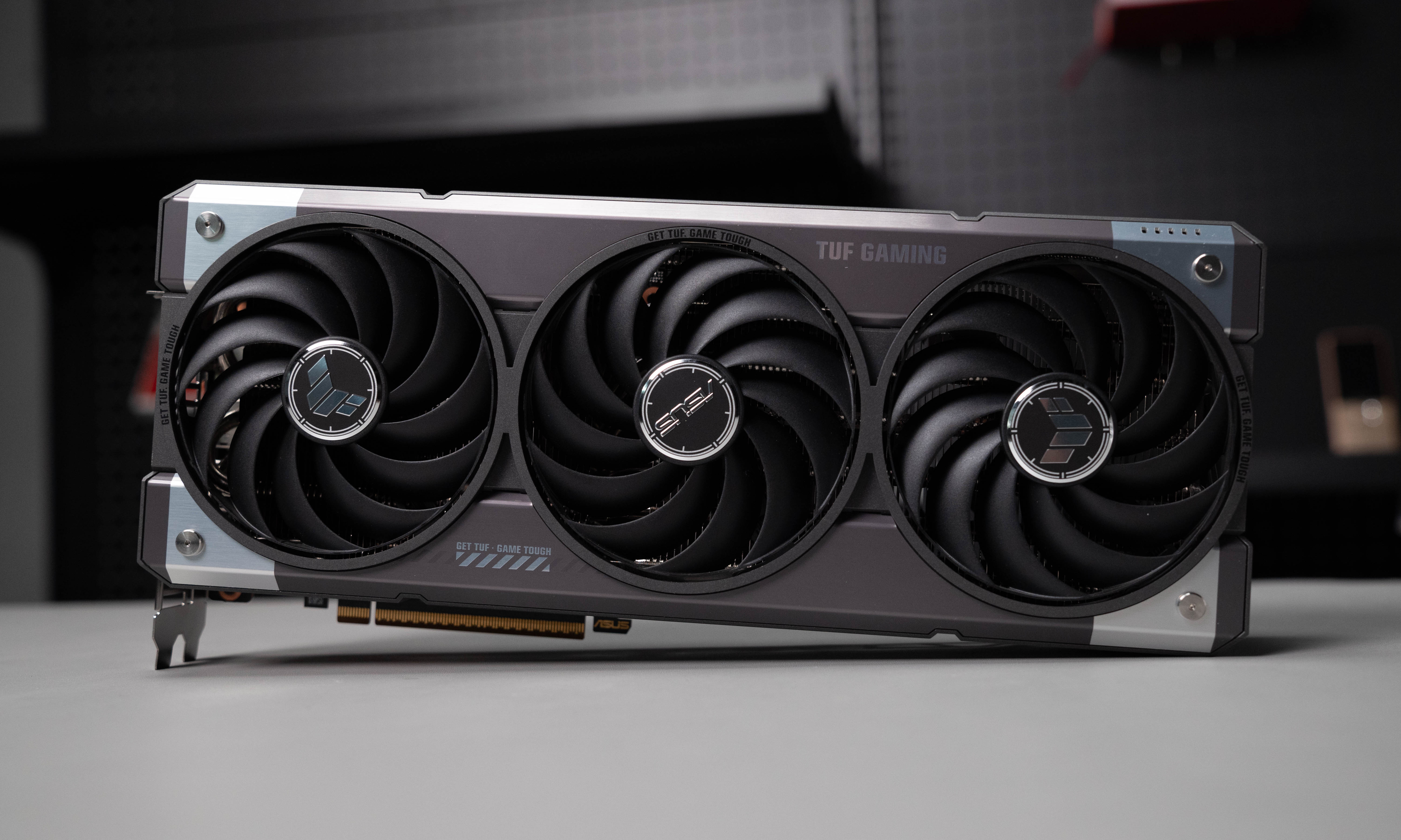 华硕TUF RX9070XT：AMD在光追游戏终于站起来了？