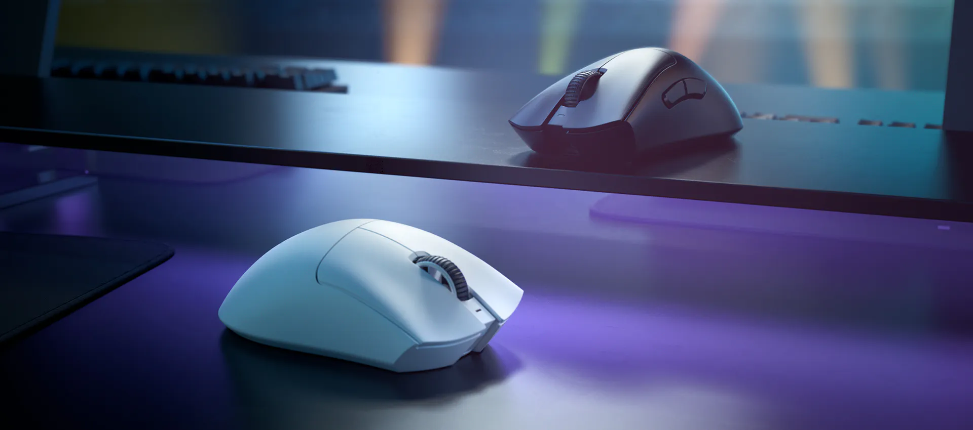 razer-deathadder-v3-pro-hero-desktop.webp