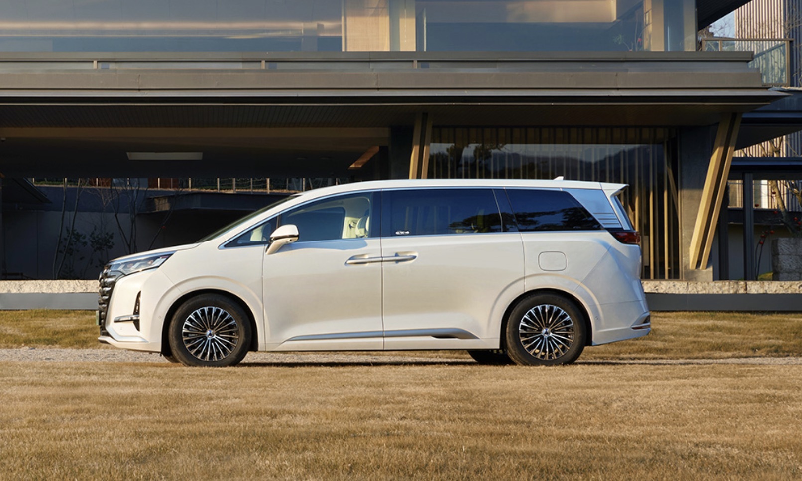 亲民款腾势D9?比亚迪新款MPV已在测试:这个命名有点大胆