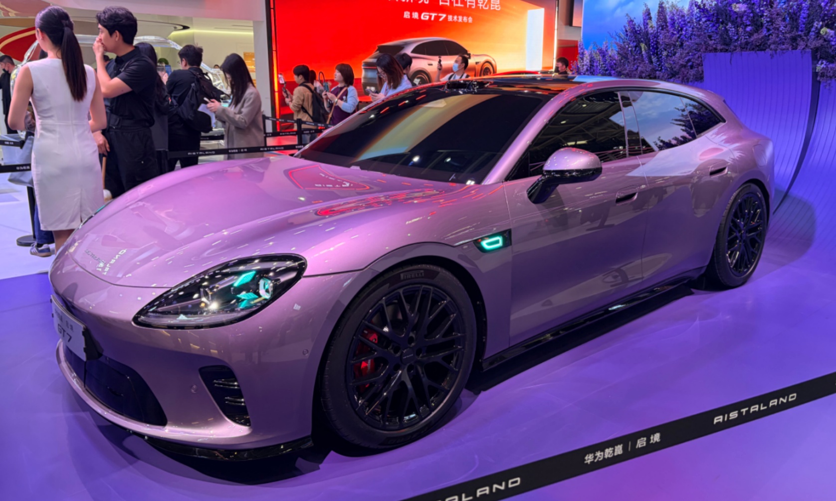 首批搭载华为ADS 5，启境GT7亮相车展：「百万级驾控」实至名归？