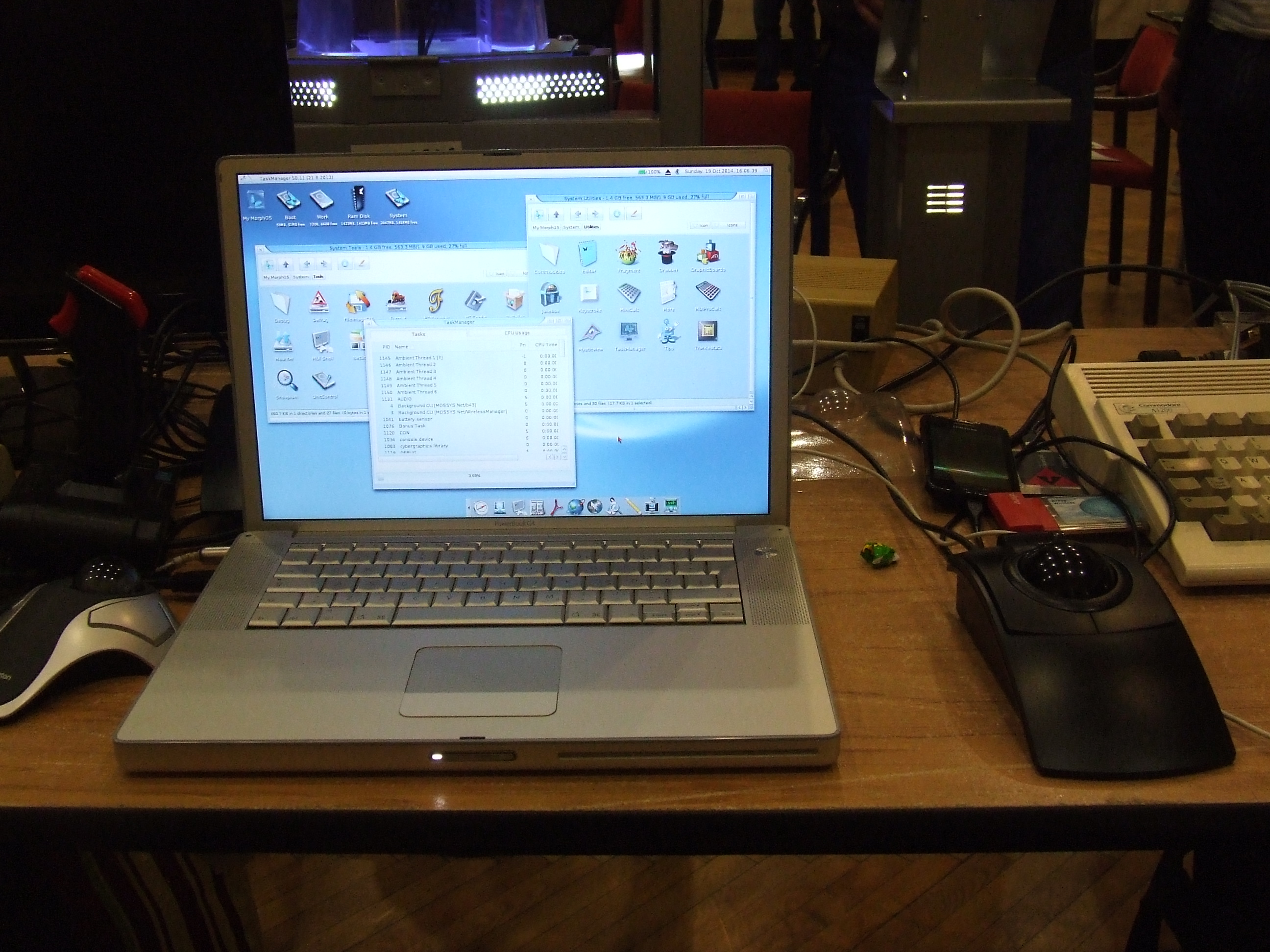 Apple_Powerbook_G4_MorphOS.jpg