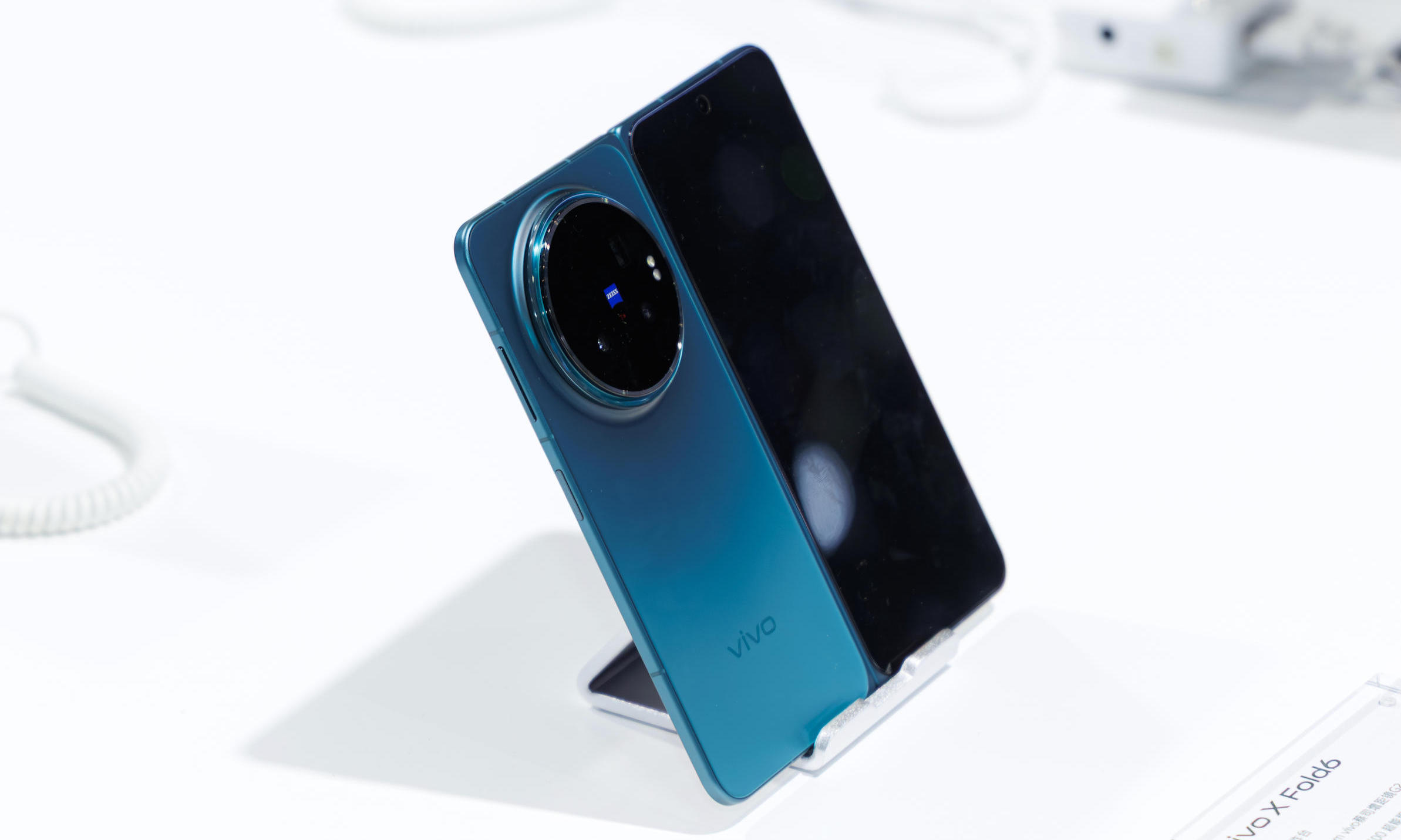 vivo XFold6现场上手体验：展开的不只屏幕，还有 AI 工作流