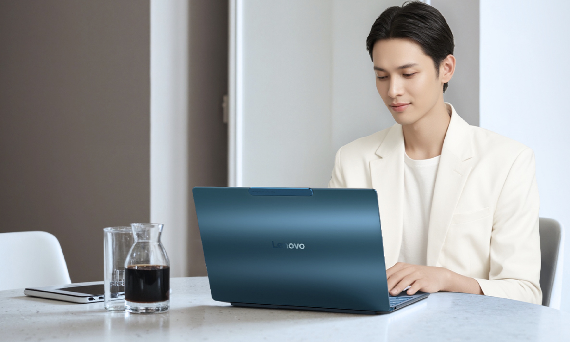 全球首款部署DeepSeek的AI PC！联想YOGA 要革传统PC的命？