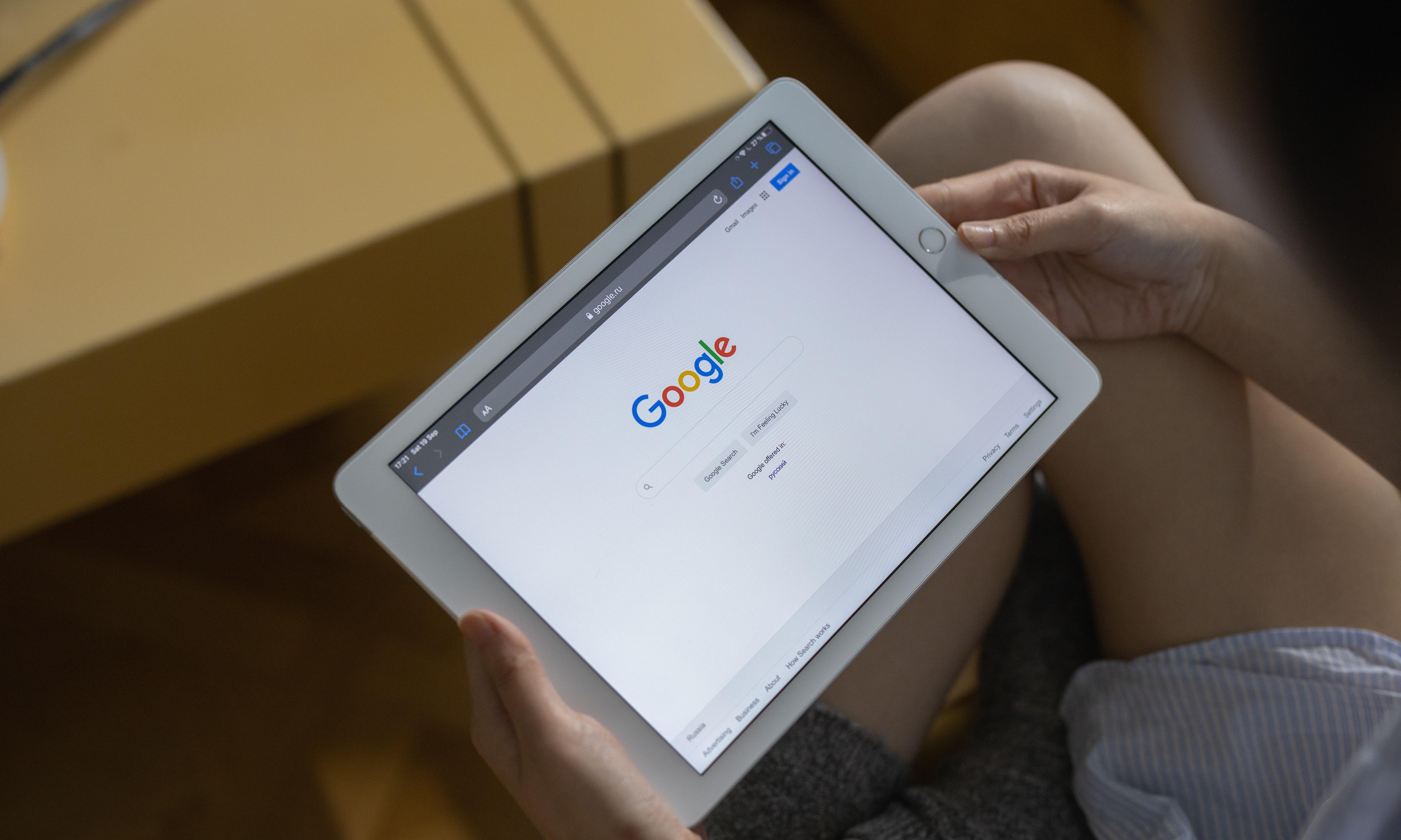 微软、百度笑喷了！谷歌AI聊天机器人首秀翻车，股价跌7000