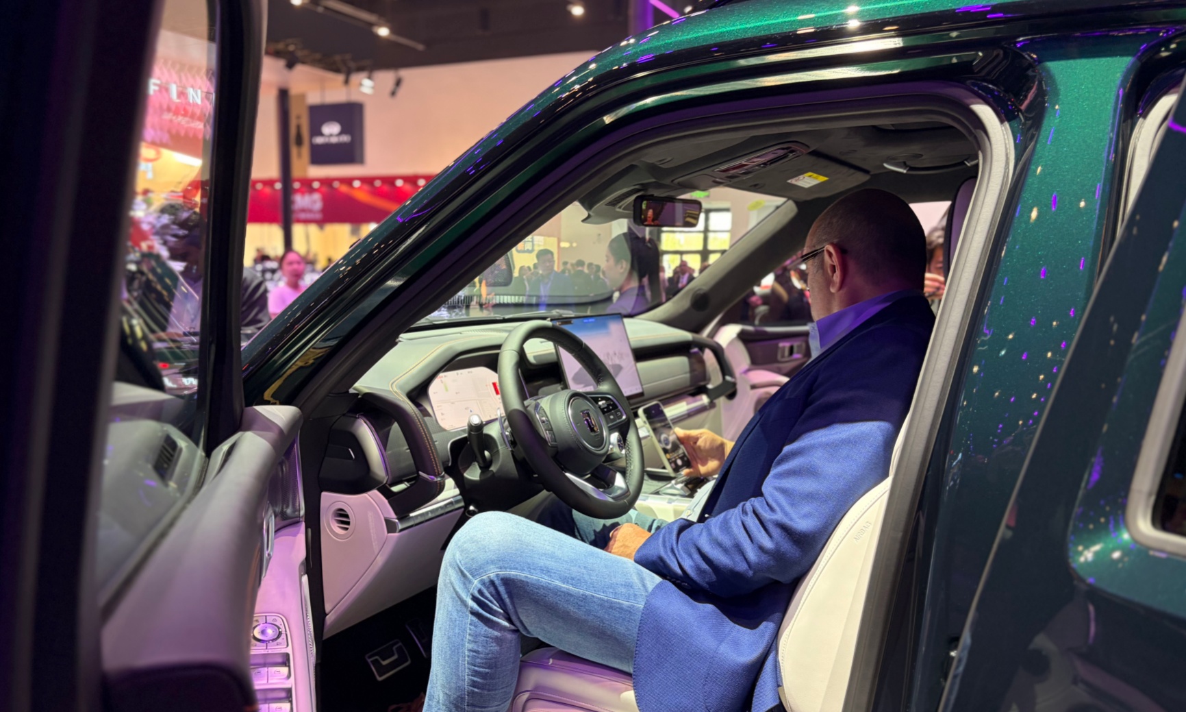 坦克700全系亮相北京车展：42.8万起演绎新中式，「硬派豪华」还得看长城