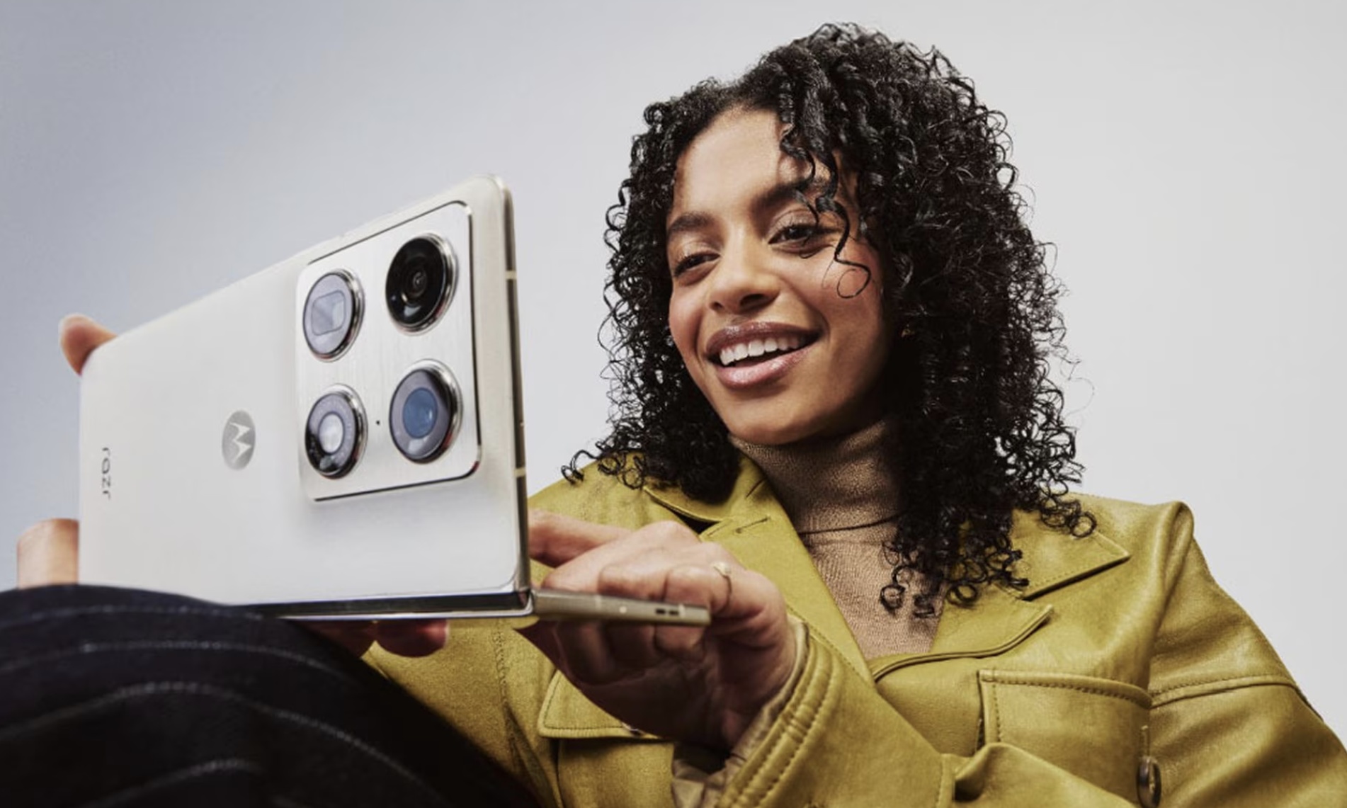 16100元起！moto大折叠Razr Fold发布，支持手写笔