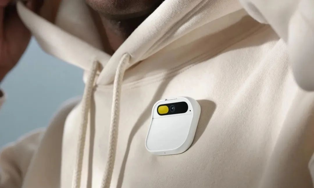 阿里字节百度暗战AI硬件，能做成大模型“卖铲子”生意吗？