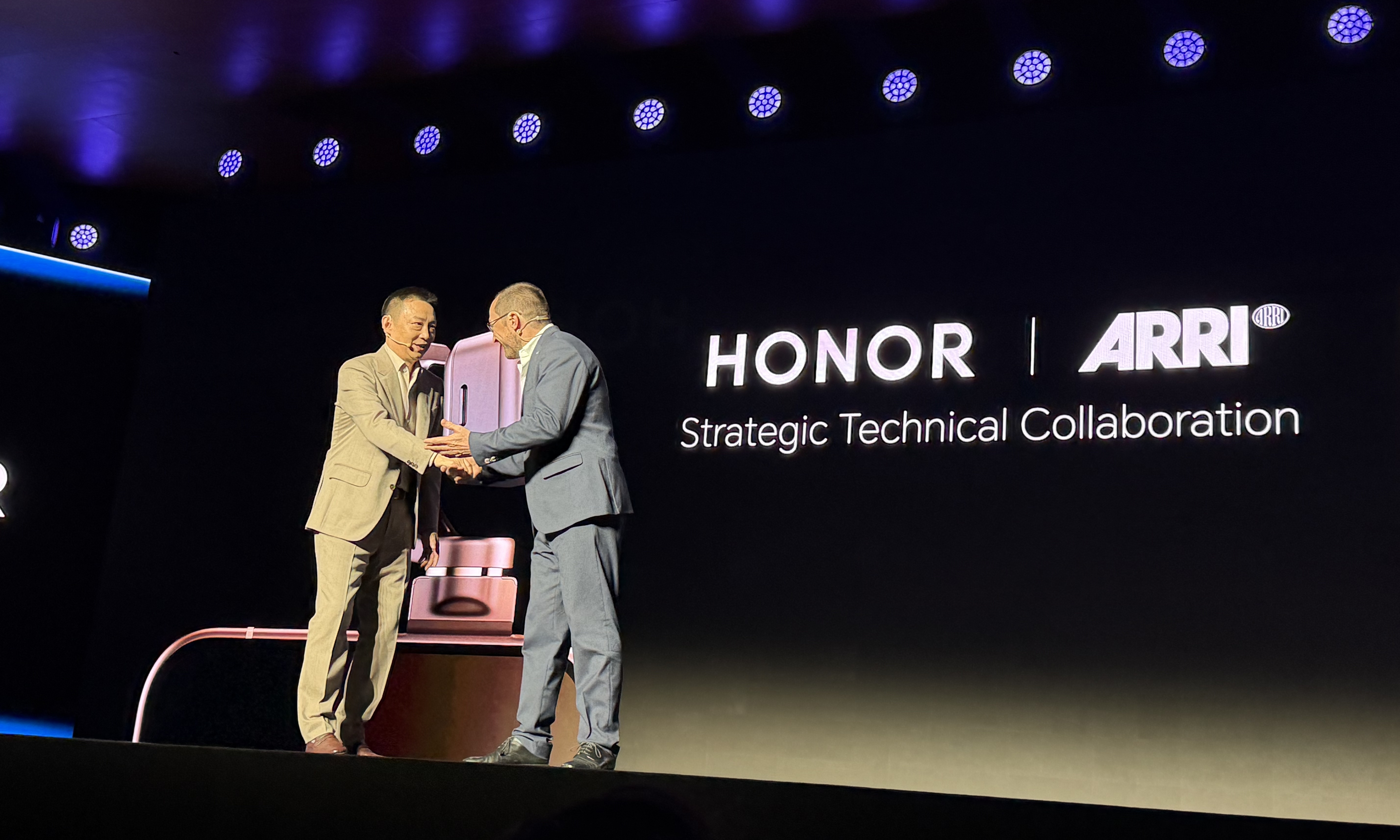 荣耀与阿莱达成战略技术合作 共创未来移动影像新标准