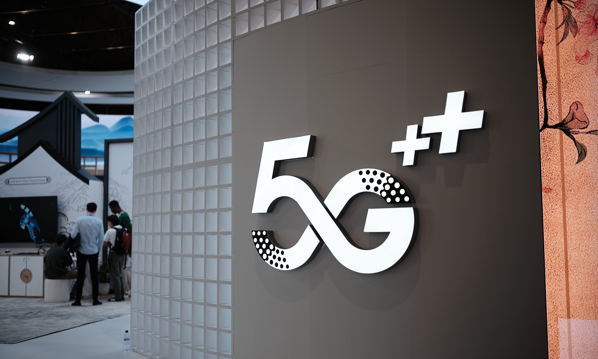 5G-A时代来临，中国移动成了AI落地的“扫地僧” | MWC观察