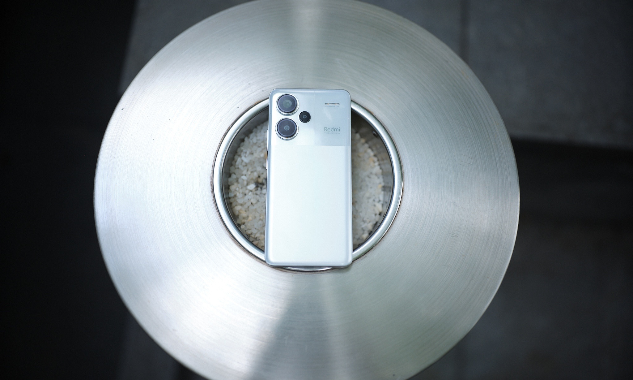 曝光量不高的高性价比机型，撑起了手机行业的半壁江山