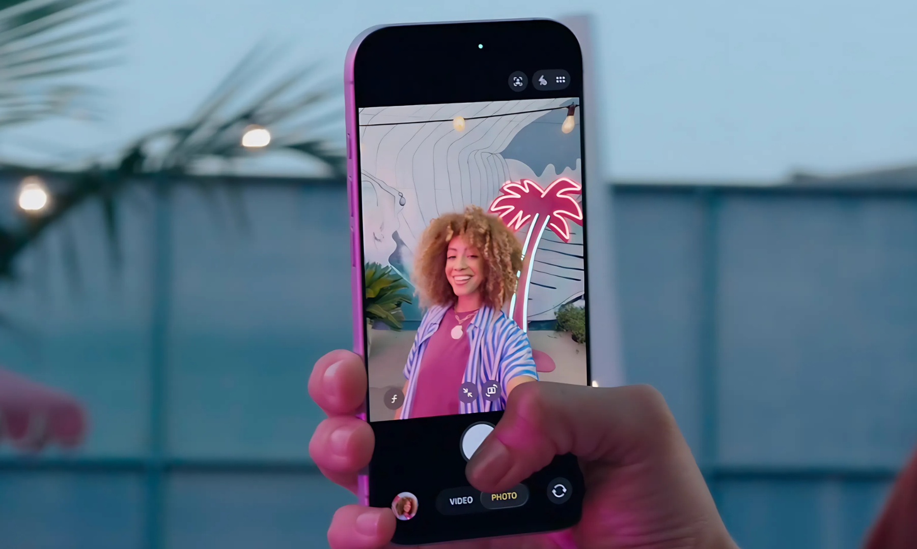 又抄苹果作业？iPhone 17带火的「方形前置」，安卓阵营连夜跟上