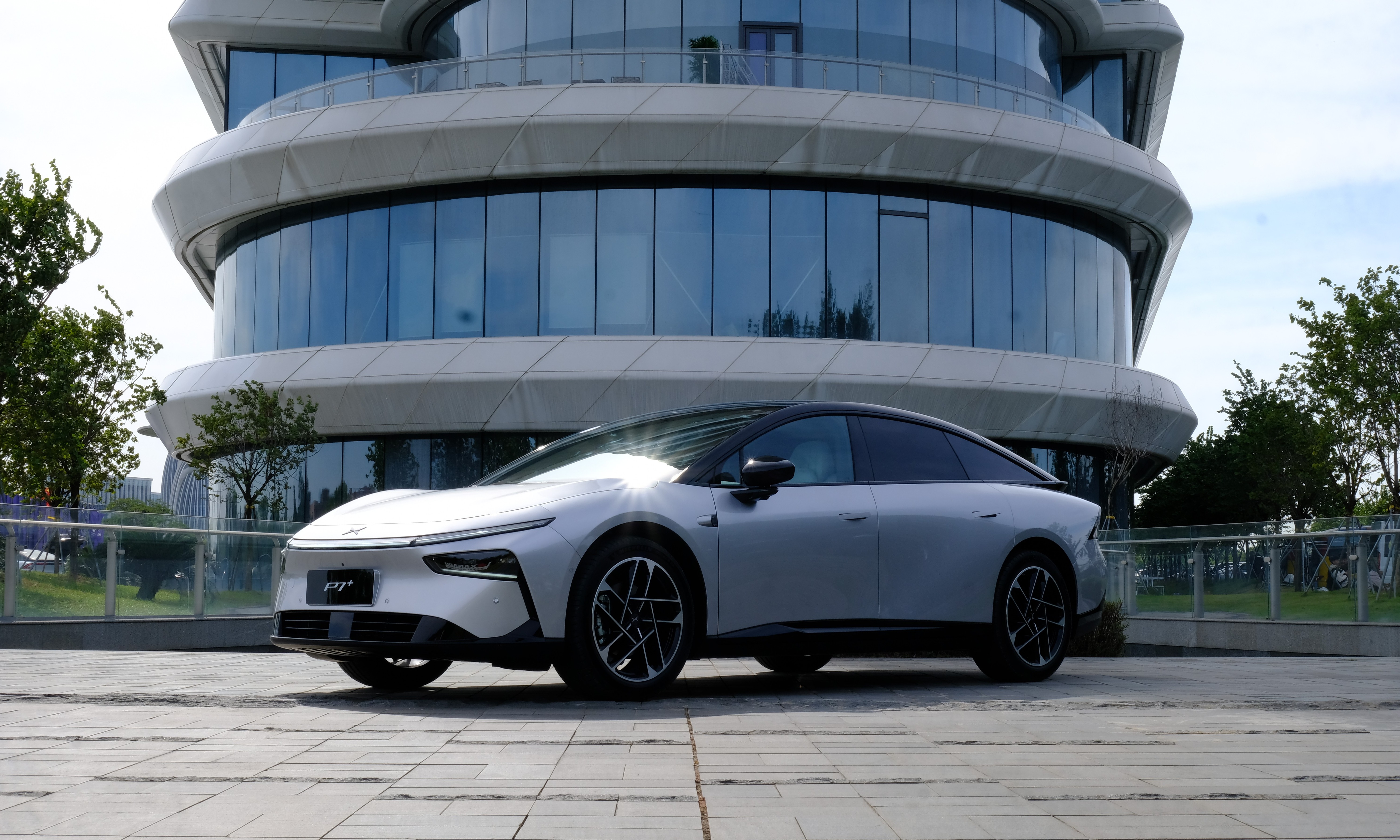 抢先试驾小鹏P7+：全球首款「AI汽车」，到底AI了什么？