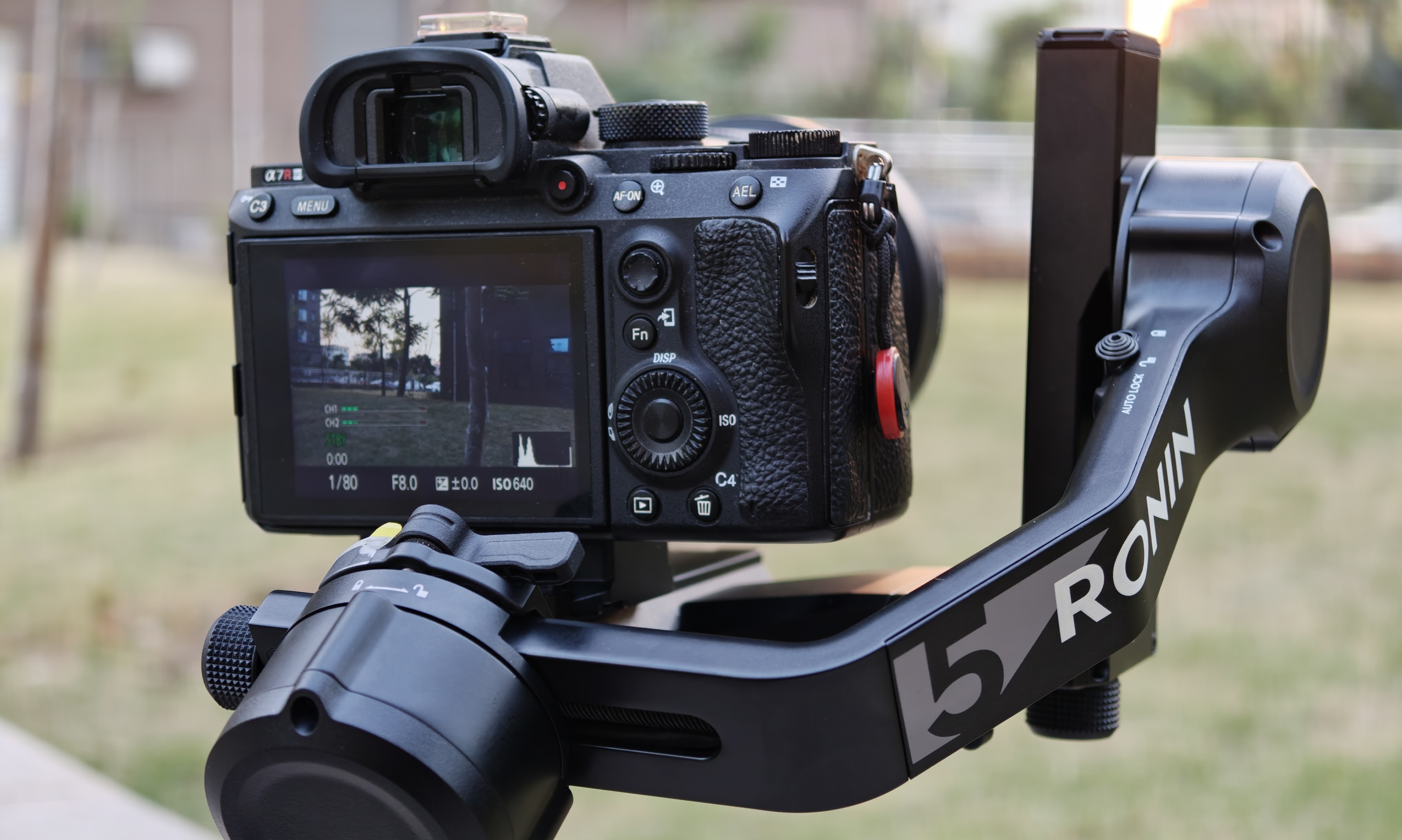 开机即拍！DJI RS5 首发评测：又快又稳，专业与效率划等号