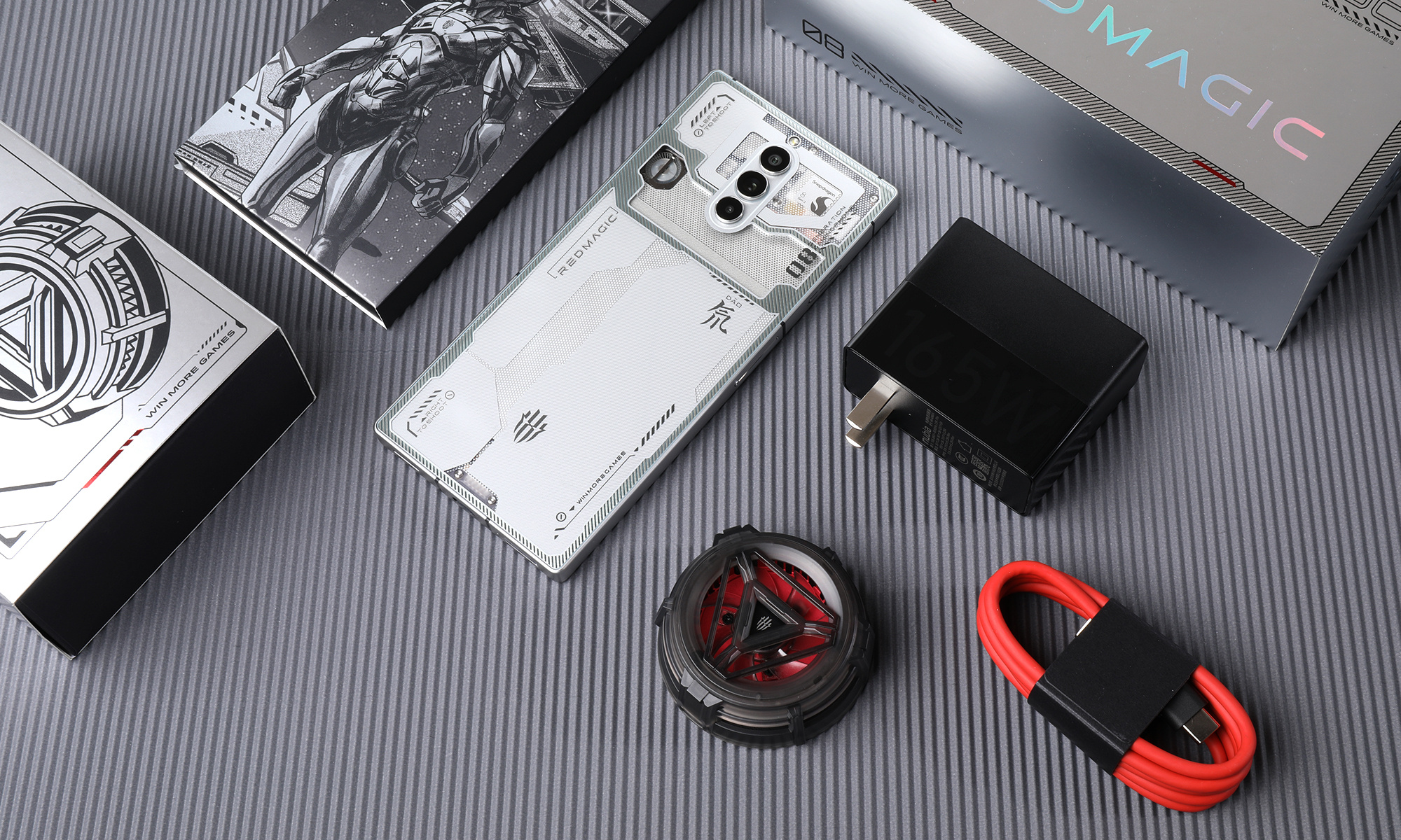 红魔8 Pro+氘锋透明银翼版图赏：这就是今年最帅的手机！