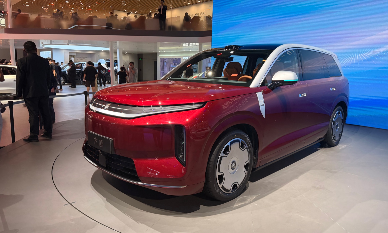 比亚迪又掀桌子！大唐预售价25万起：3.9秒破百还配后轮转向