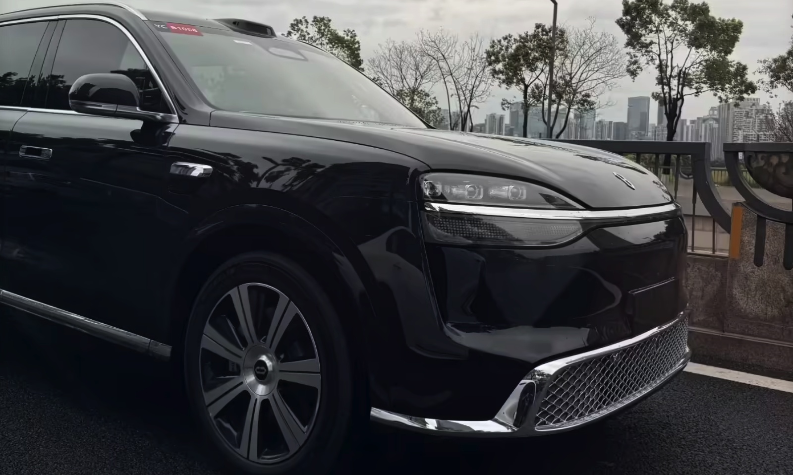 新款问界M9来了：短板补齐后，还能守住50万级销冠吗？