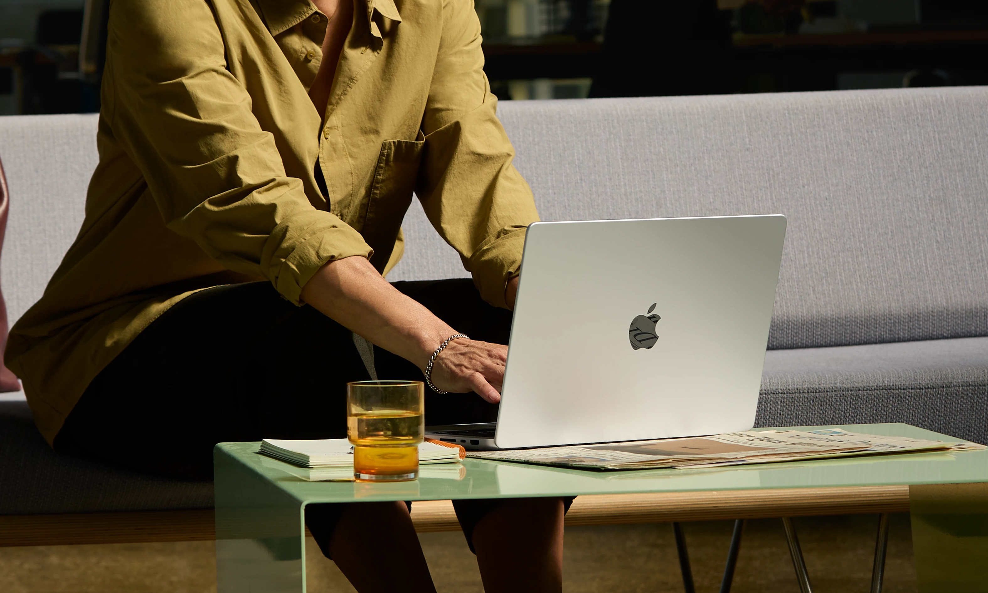 苹果打破16年「祖训」：触屏MacBook虽迟但到，最尴尬的是iPad Pro？