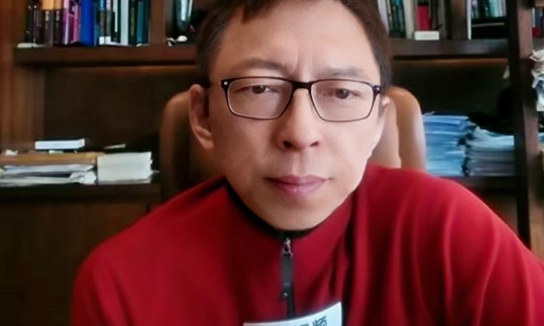 从毒枭“假死”到网红“作死”：张朝阳英语直播课纵览国际魔幻现实