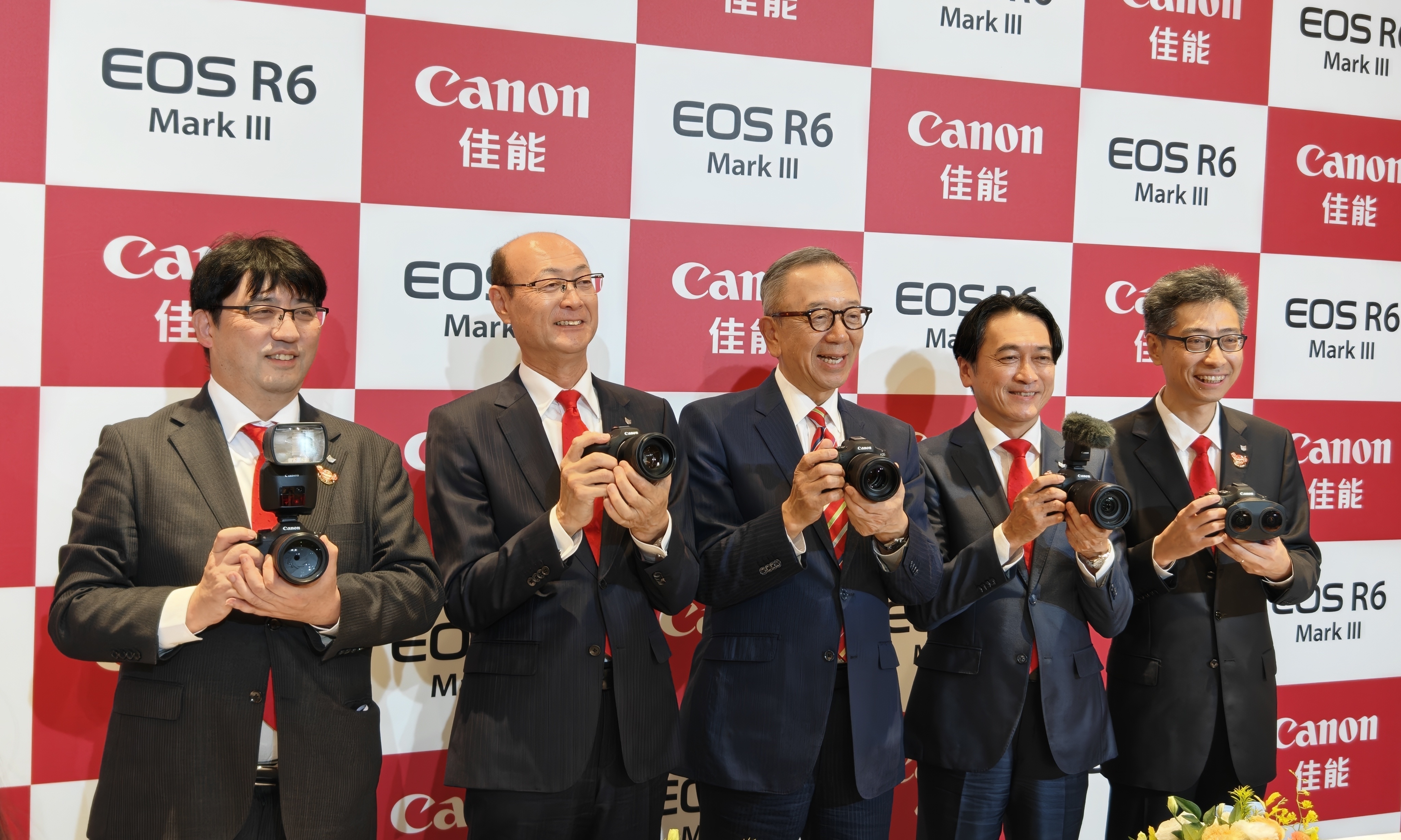 1.7万元！佳能EOS R6 Mark III发布：性能拉满，价格感人