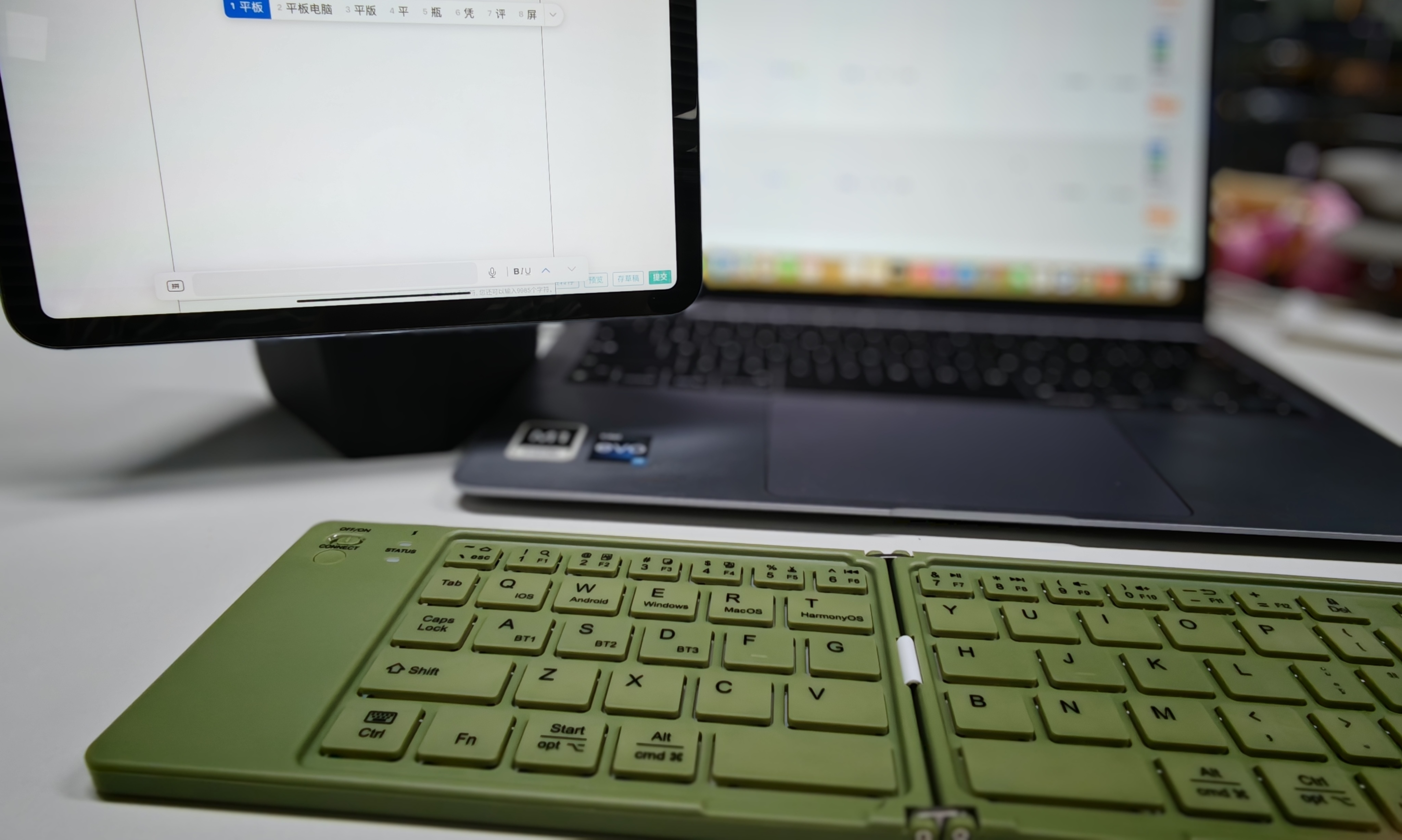 折叠键盘真的好用？实测结果：地铁应急「够用」，但离生产力还很远