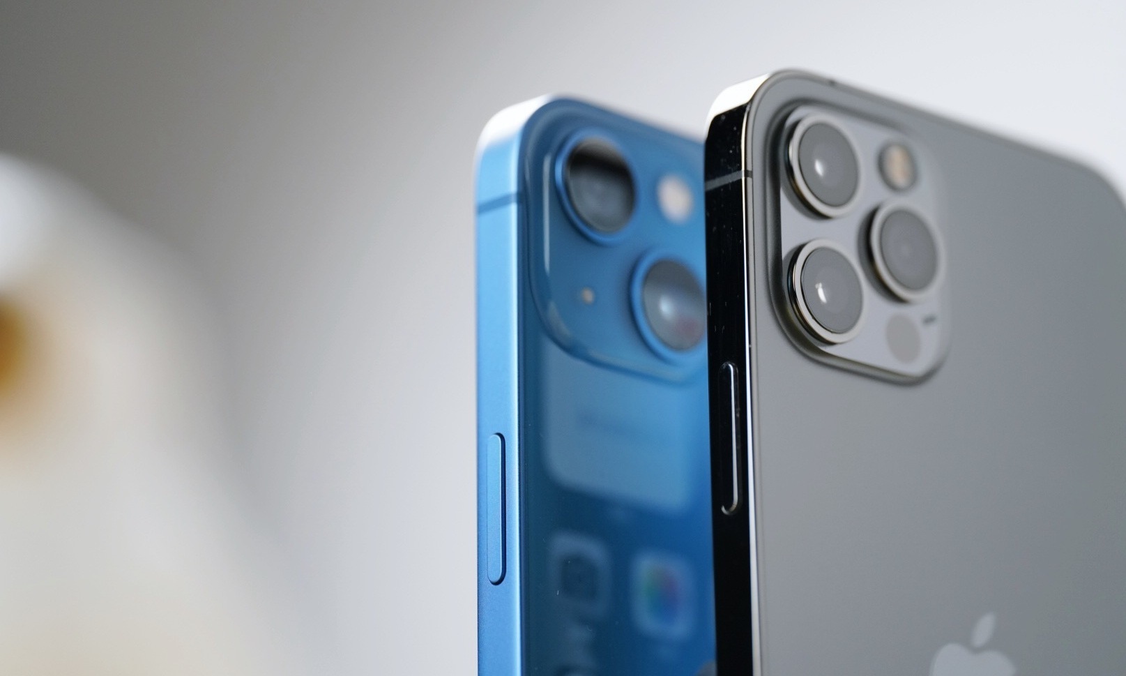 继苹果6s后，“美国队长”又吐槽iPhone 12：新机太重