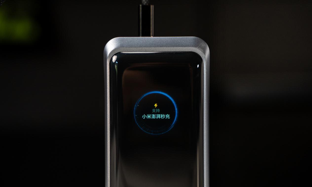 手机电池全面突破10000mAh!安克阳萌「充电宝将死」一语成谶?